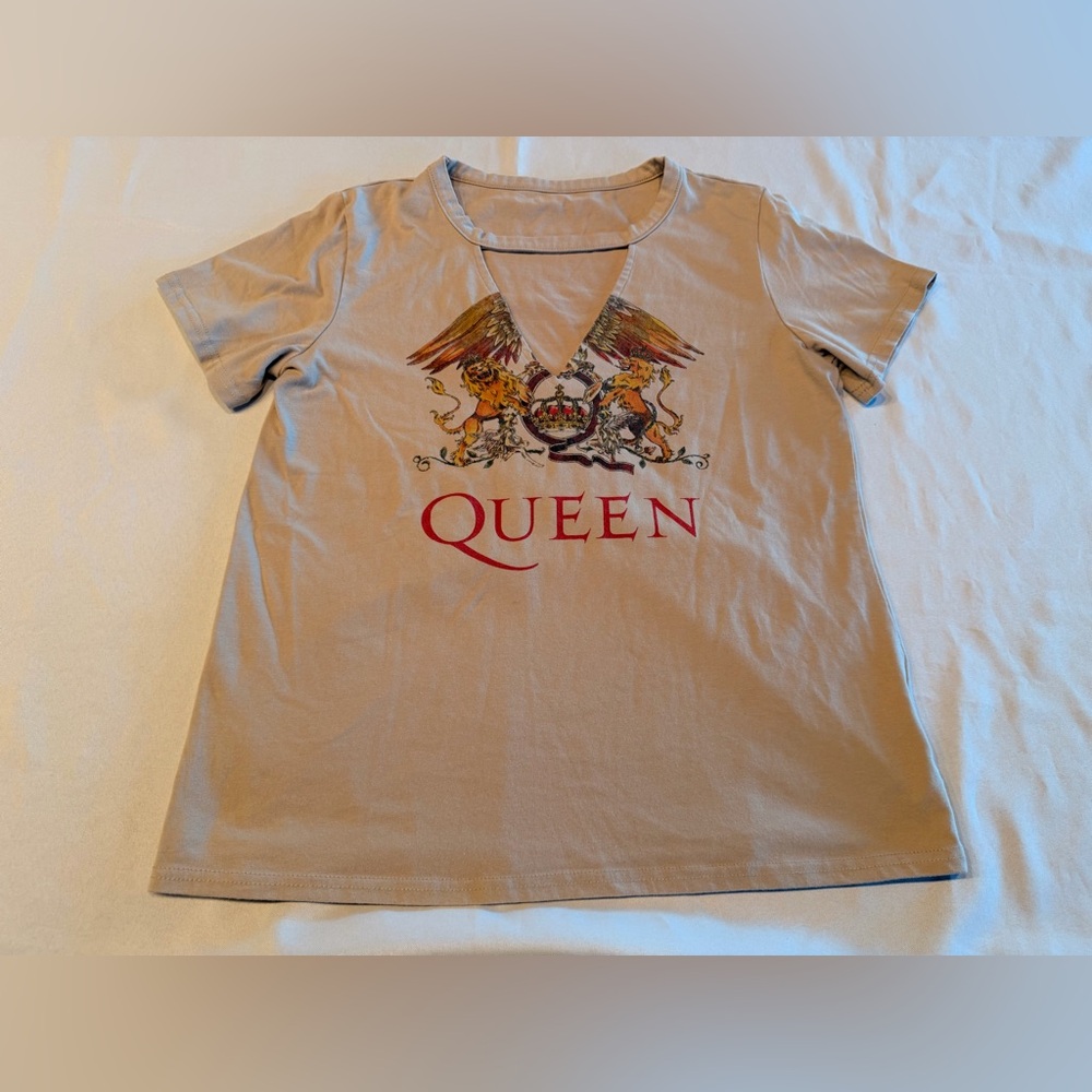 Queen Tan Short Sleeve Tee with V Neck Cut Out Size Medium
